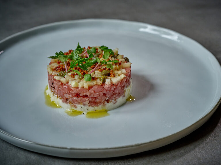 Detailaufnahme von Beef Tartar aus der Küche des Gasthaus am Ödenturm in Cham.