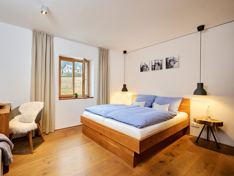 Modernes und einladendes Hotelzimmer im Gasthaus am Ödenturm in Cham.
